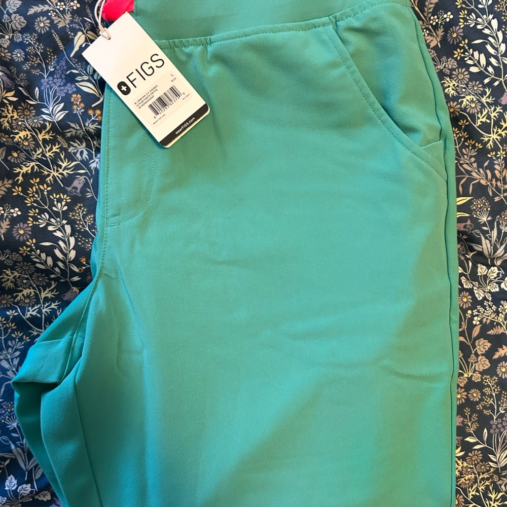 NWT women’s Large Petite Figs Joggers, color Surgical Green.